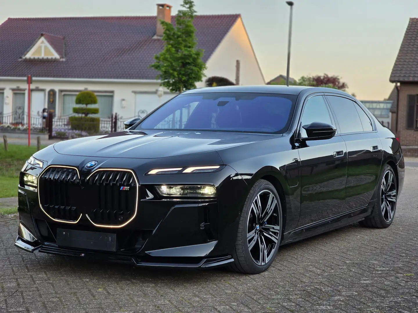 BMW 760 e * M-Performance * xDrive * Full Option * Noir - 1