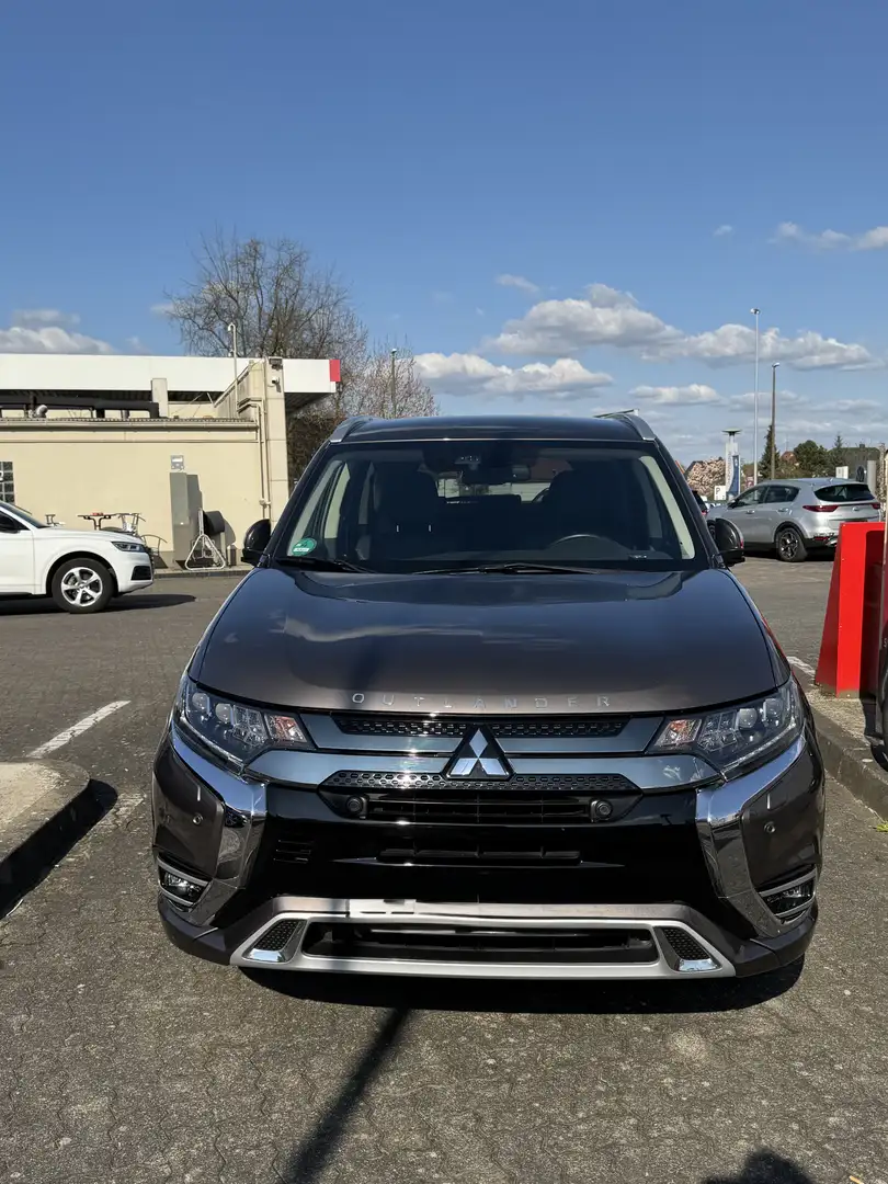 Mitsubishi Outlander PHEV Plus 4WD Braun - 1
