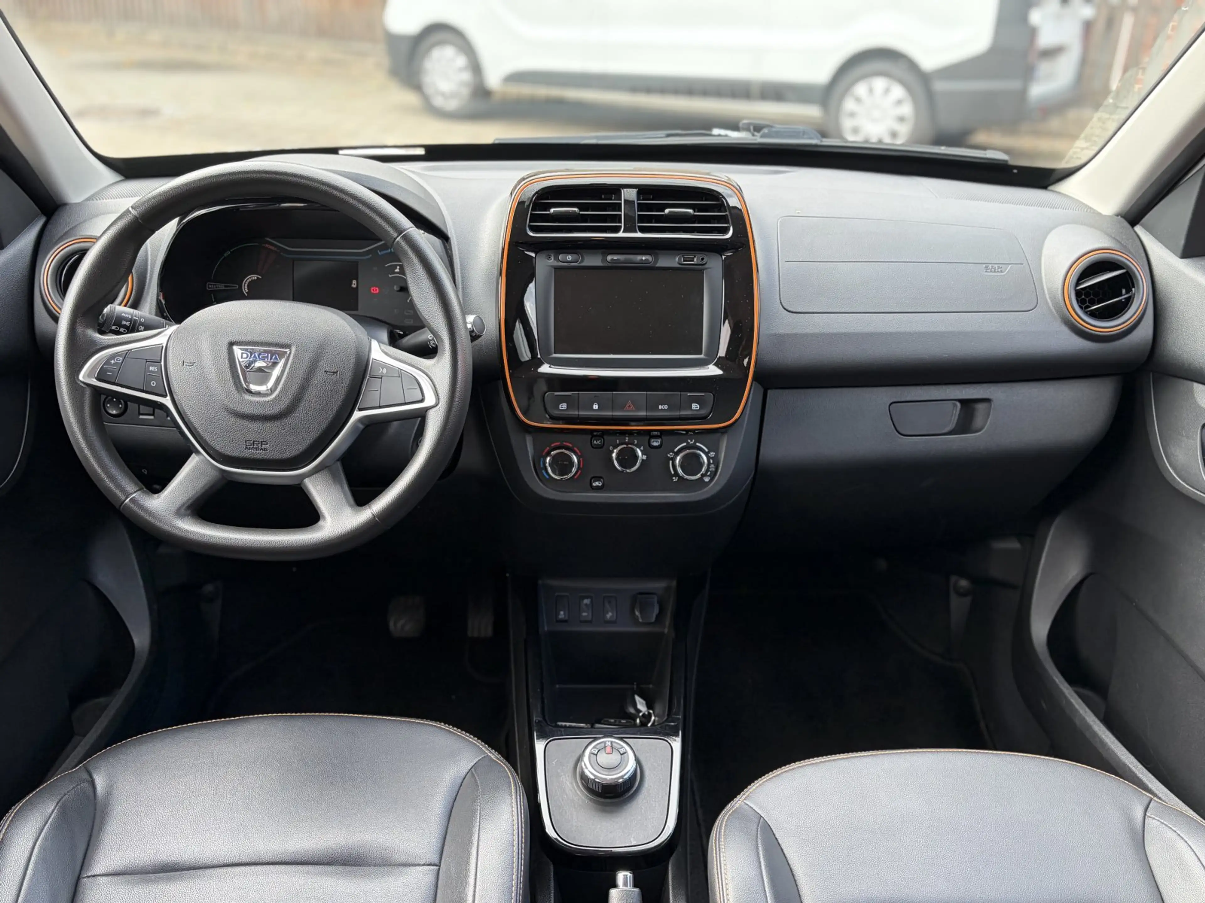 Dacia Spring Comfort Plus mit Look-Paket Orange  *CCS *RFK *Car — photo 12