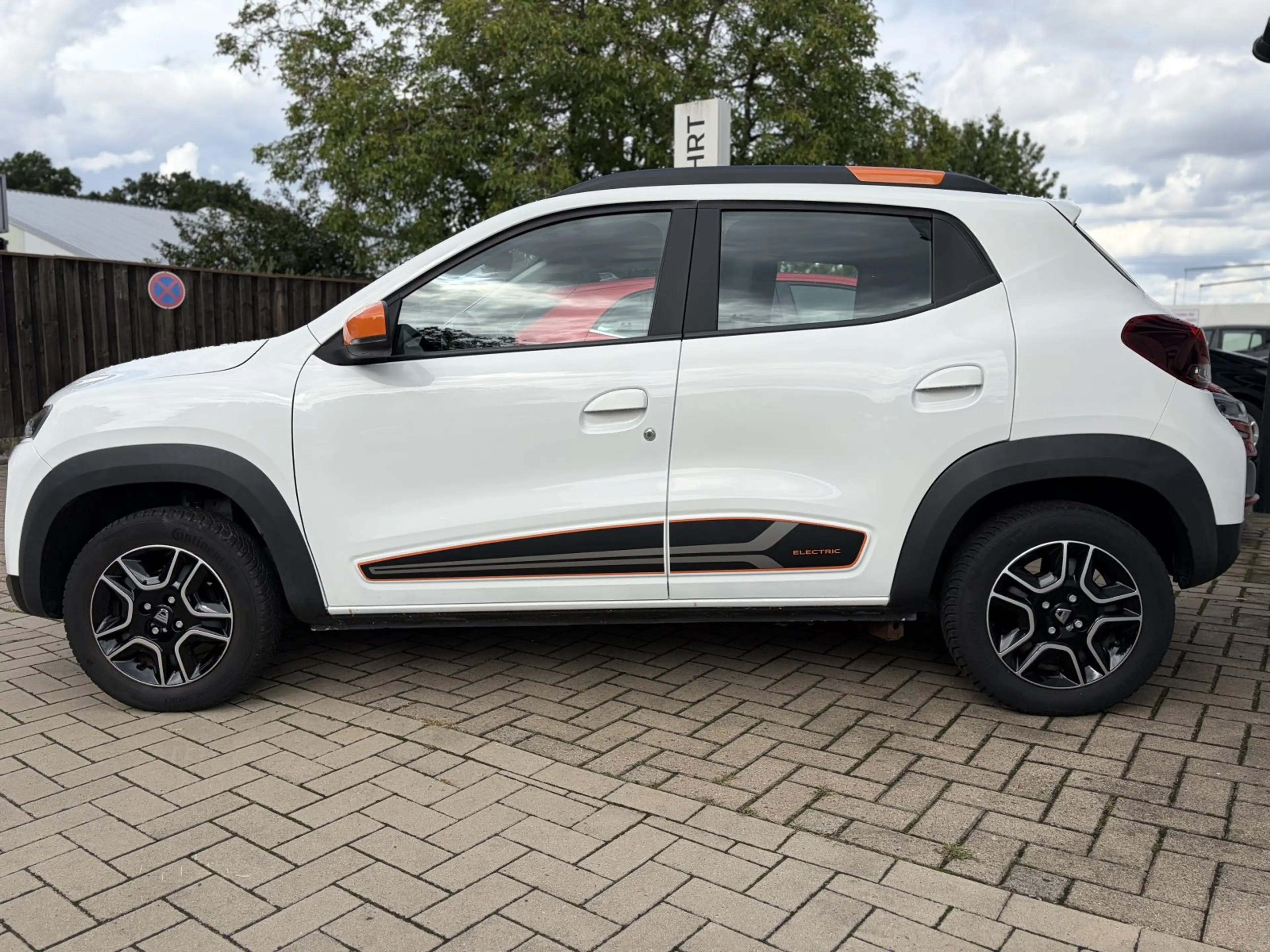 Dacia Spring Comfort Plus mit Look-Paket Orange  *CCS *RFK *Car — photo 5