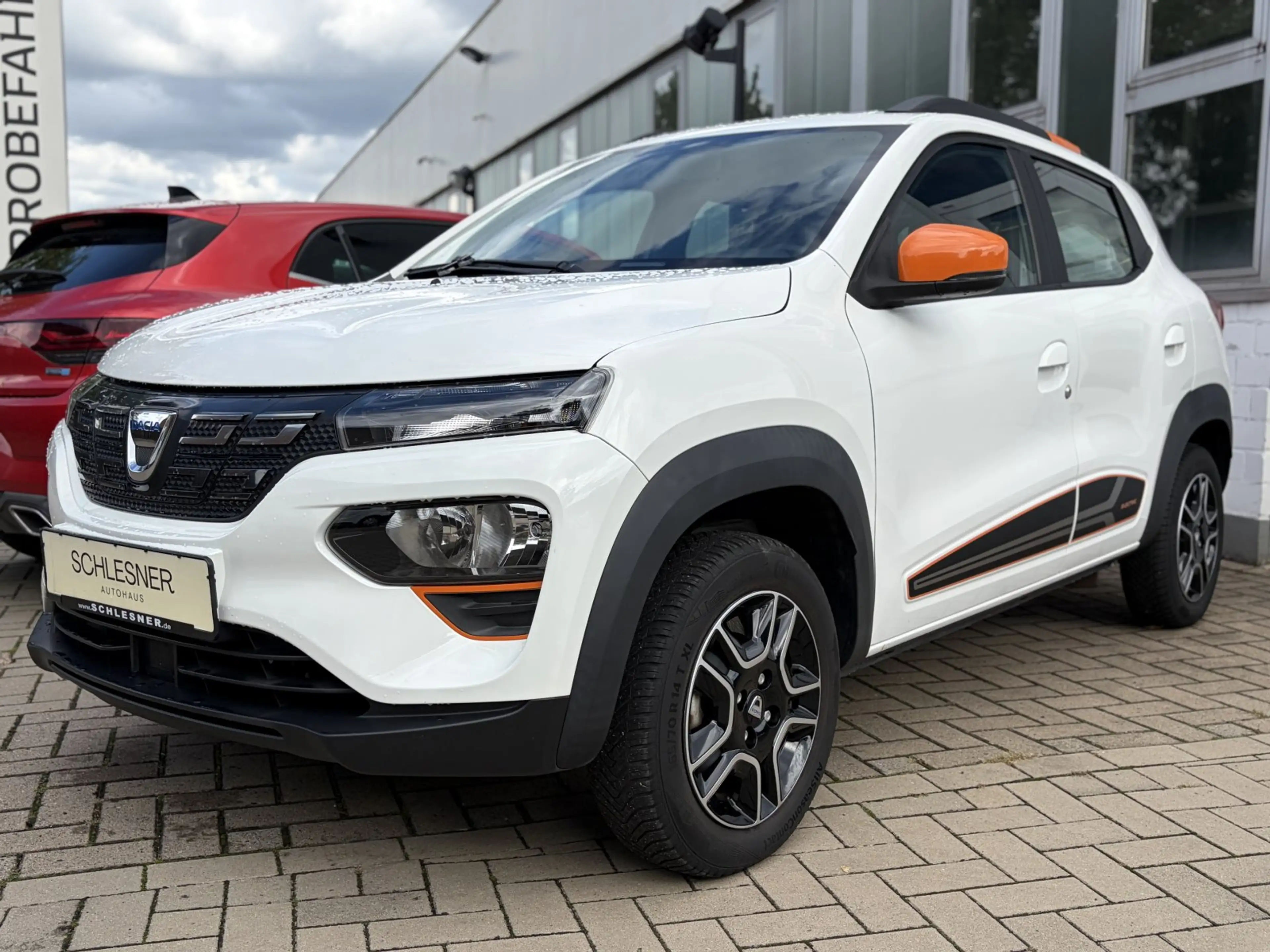 Dacia Spring Comfort Plus mit Look-Paket Orange  *CCS *RFK *Car — photo 2