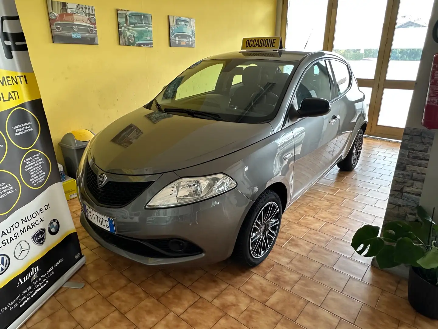 Lancia Ypsilon Ypsilon 1.2 69 CV 5 porte S&S Gold Grijs - 2