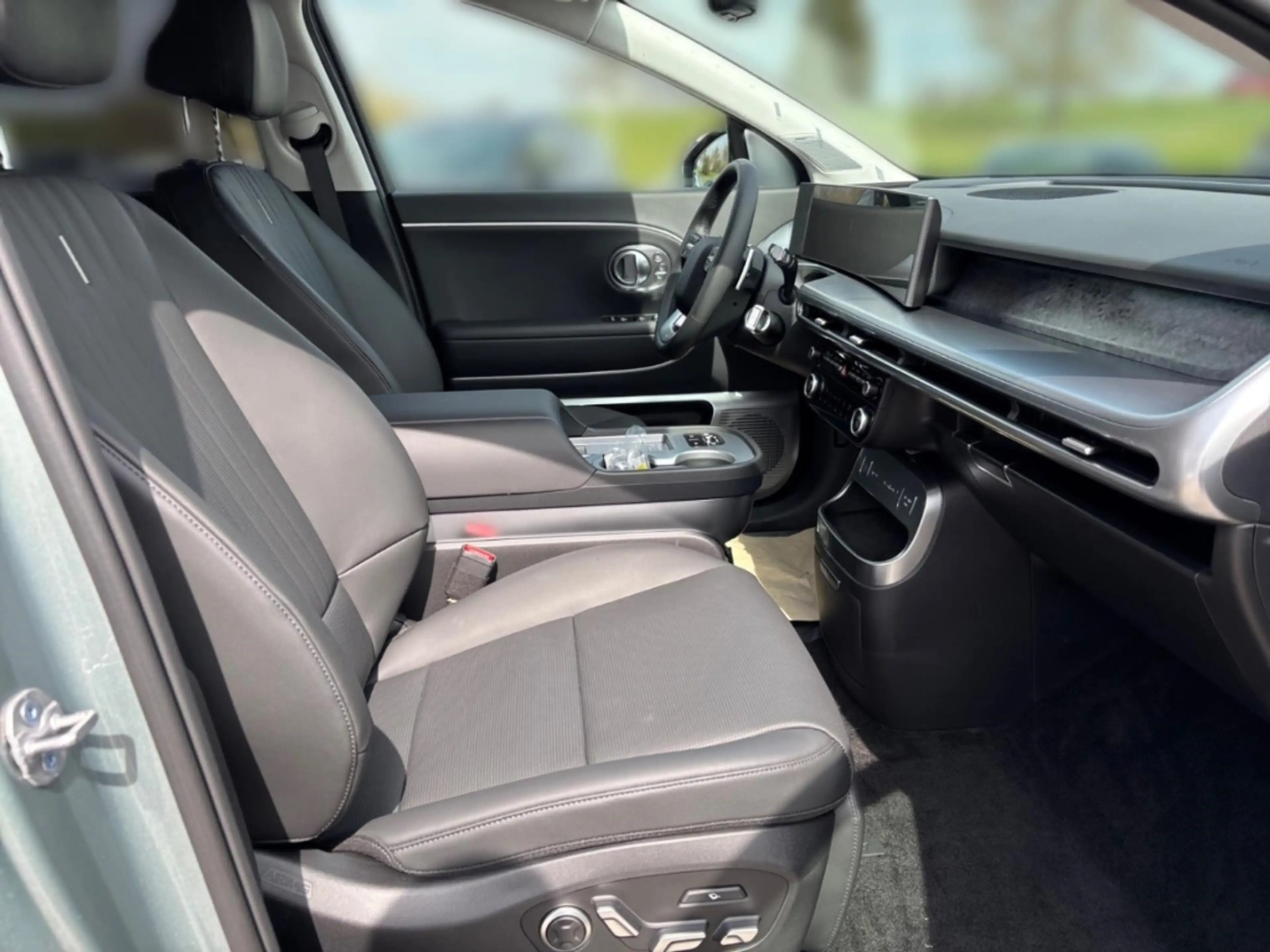 Hyundai IONIQ 9 7-Sitzer (MY26) 110 kWh (307 PS) 4WD UNIQ*HUD*Navi — photo 14