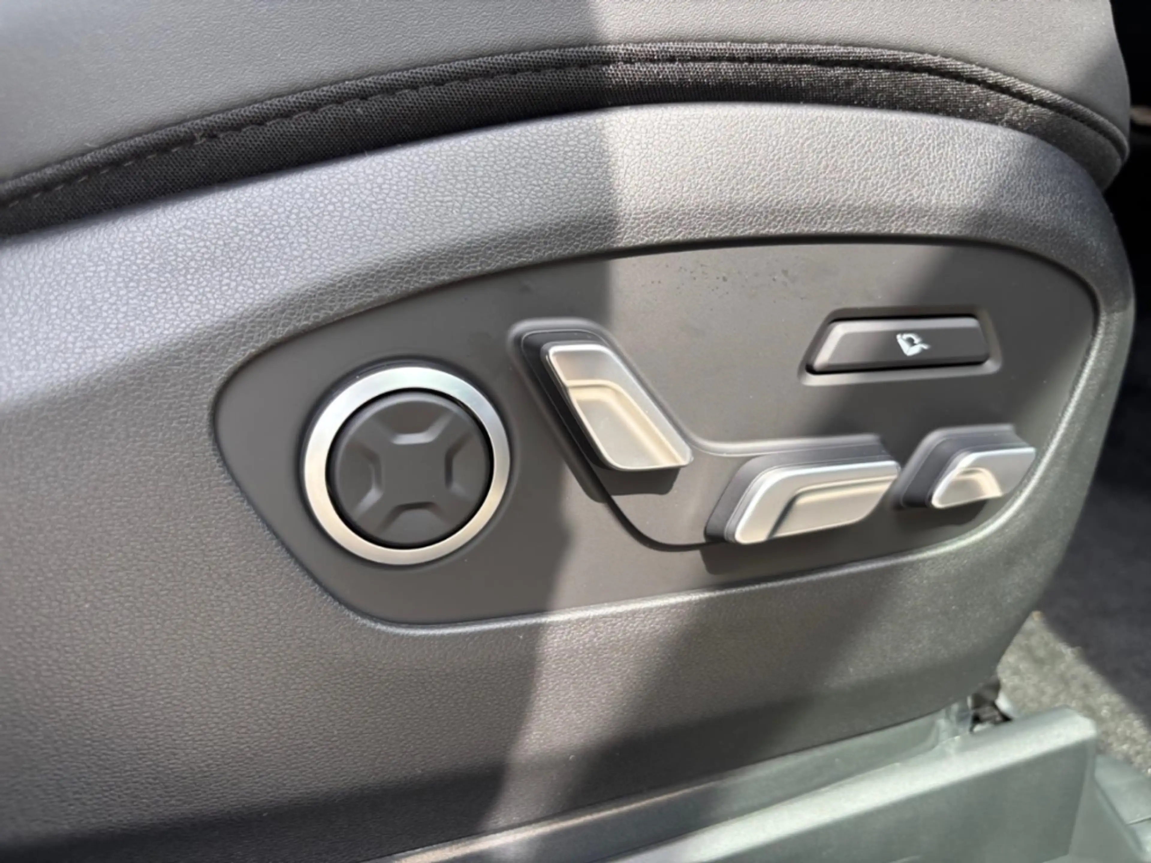 Hyundai IONIQ 9 7-Sitzer (MY26) 110 kWh (307 PS) 4WD UNIQ*HUD*Navi — photo 15