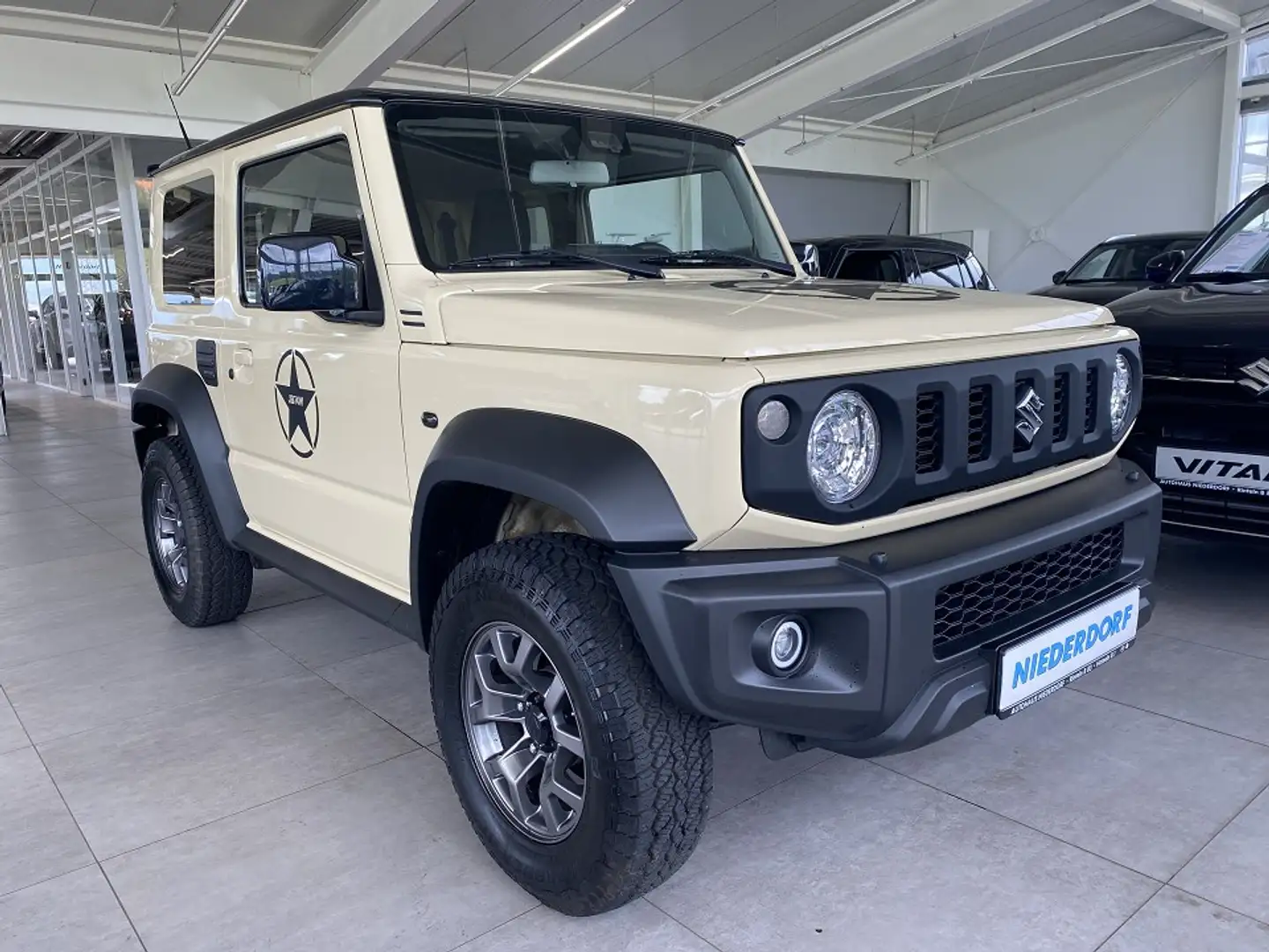 Suzuki Jimny 1.5 Comfort+ LED NAVI AHK Tempom. Sitzhzg Beige - 1