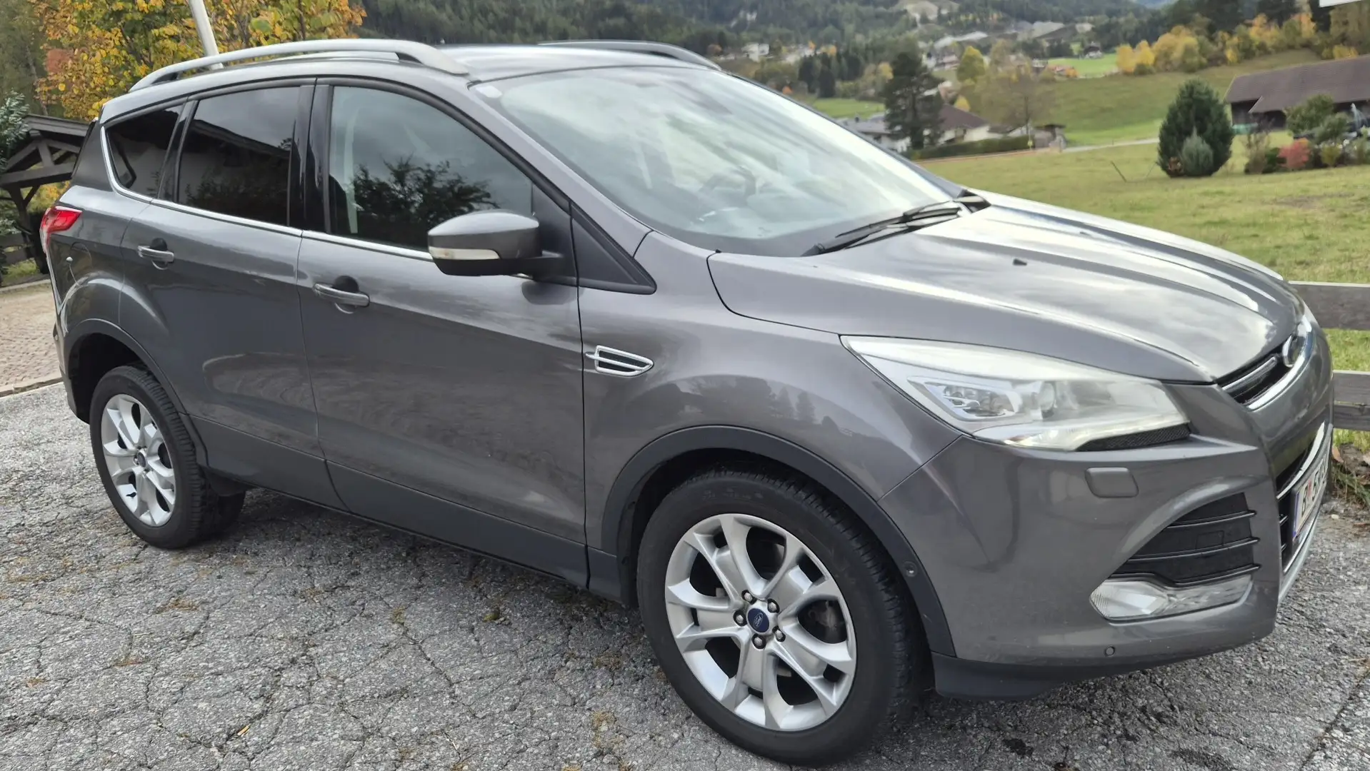 Ford Kuga 2,0 Titanium 4x4 TDCI DPF Aut. Grau - 2