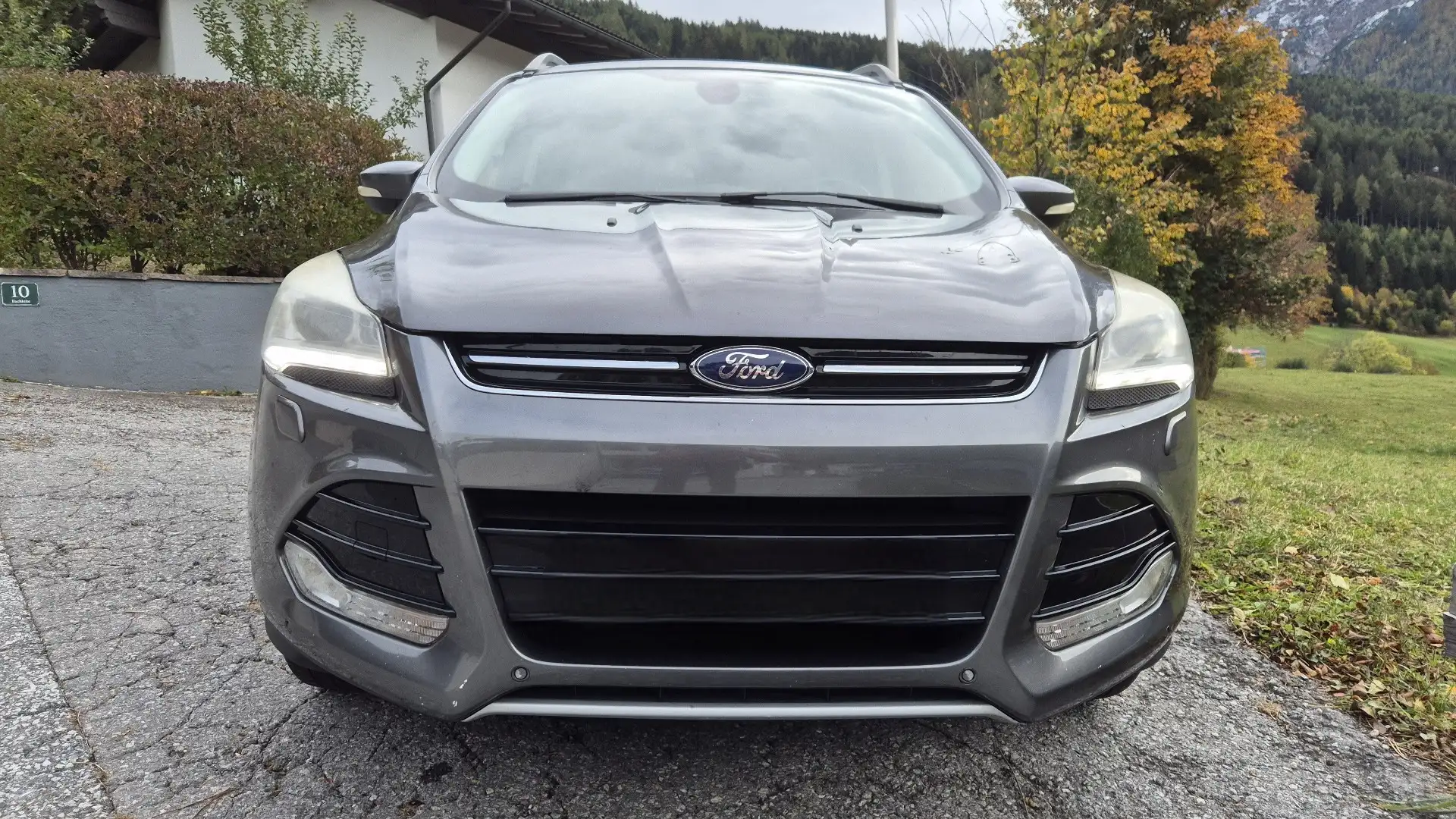 Ford Kuga 2,0 Titanium 4x4 TDCI DPF Aut. Grau - 1