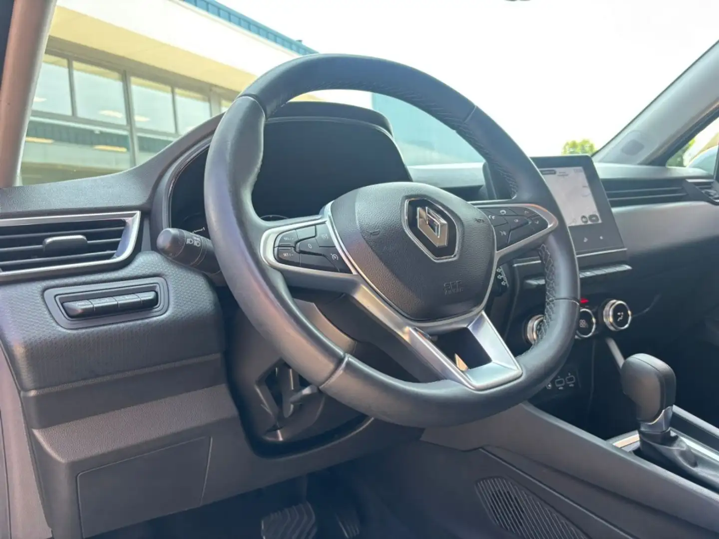 Renault Clio 1.6 E-TECH 140 AUTOMAAT INITIALE PARIS AIRCO NAVI. Grijs - 2