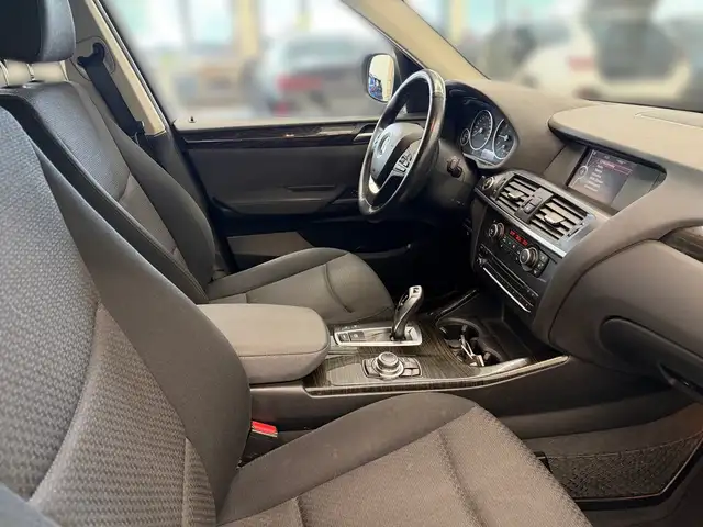 BMW X3 view 11