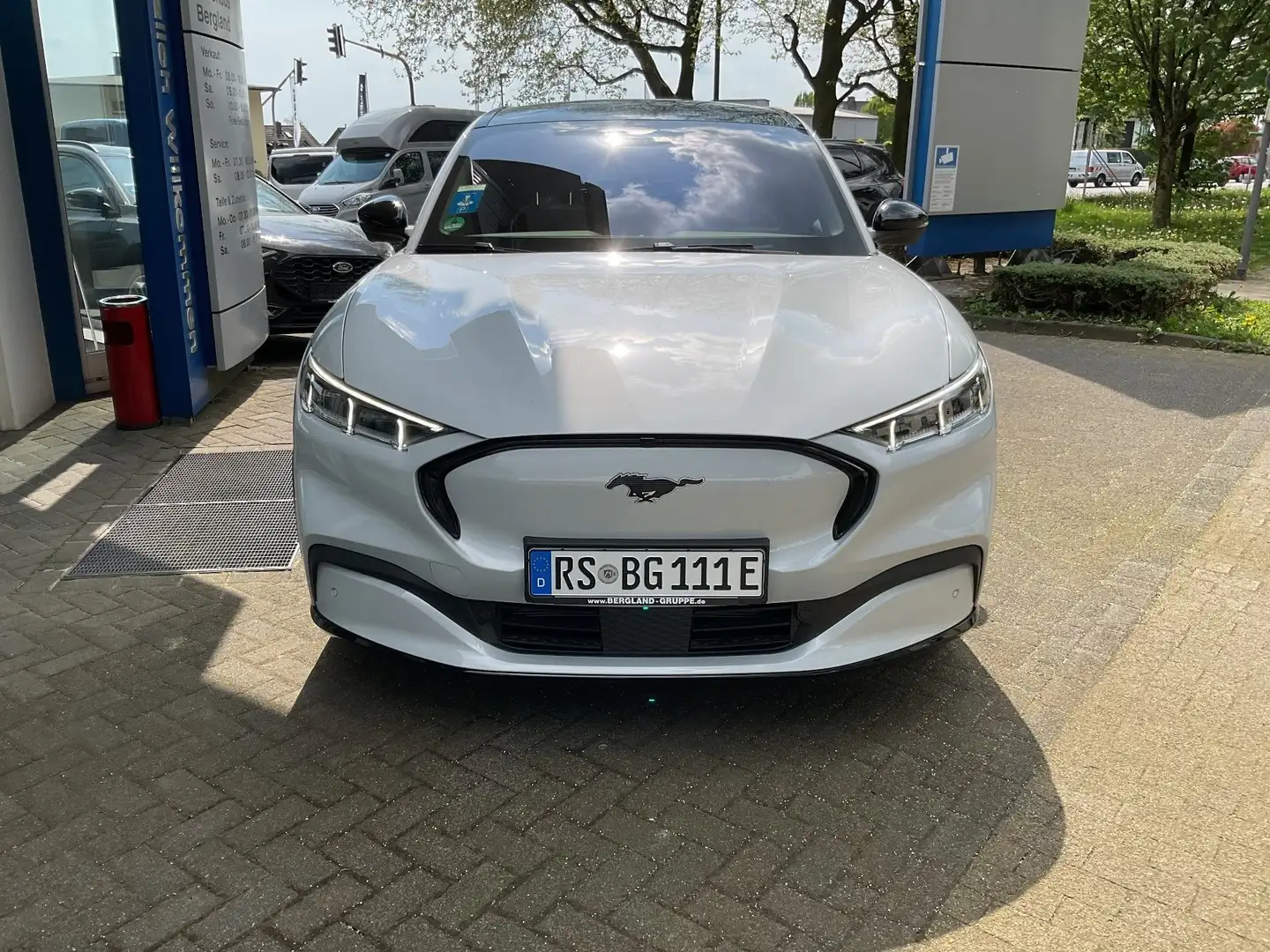Ford Mustang Mach-E AWD DUAL 351PS AWD Weiß - 2