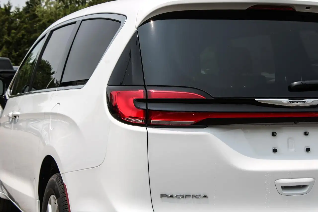 Chrysler Pacifica снимка Chrysler Pacifica