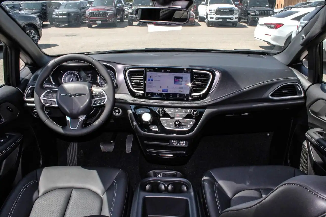 Chrysler Pacifica снимка Chrysler Pacifica