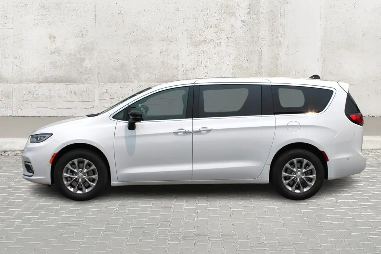 Chrysler Pacifica снимка Chrysler Pacifica