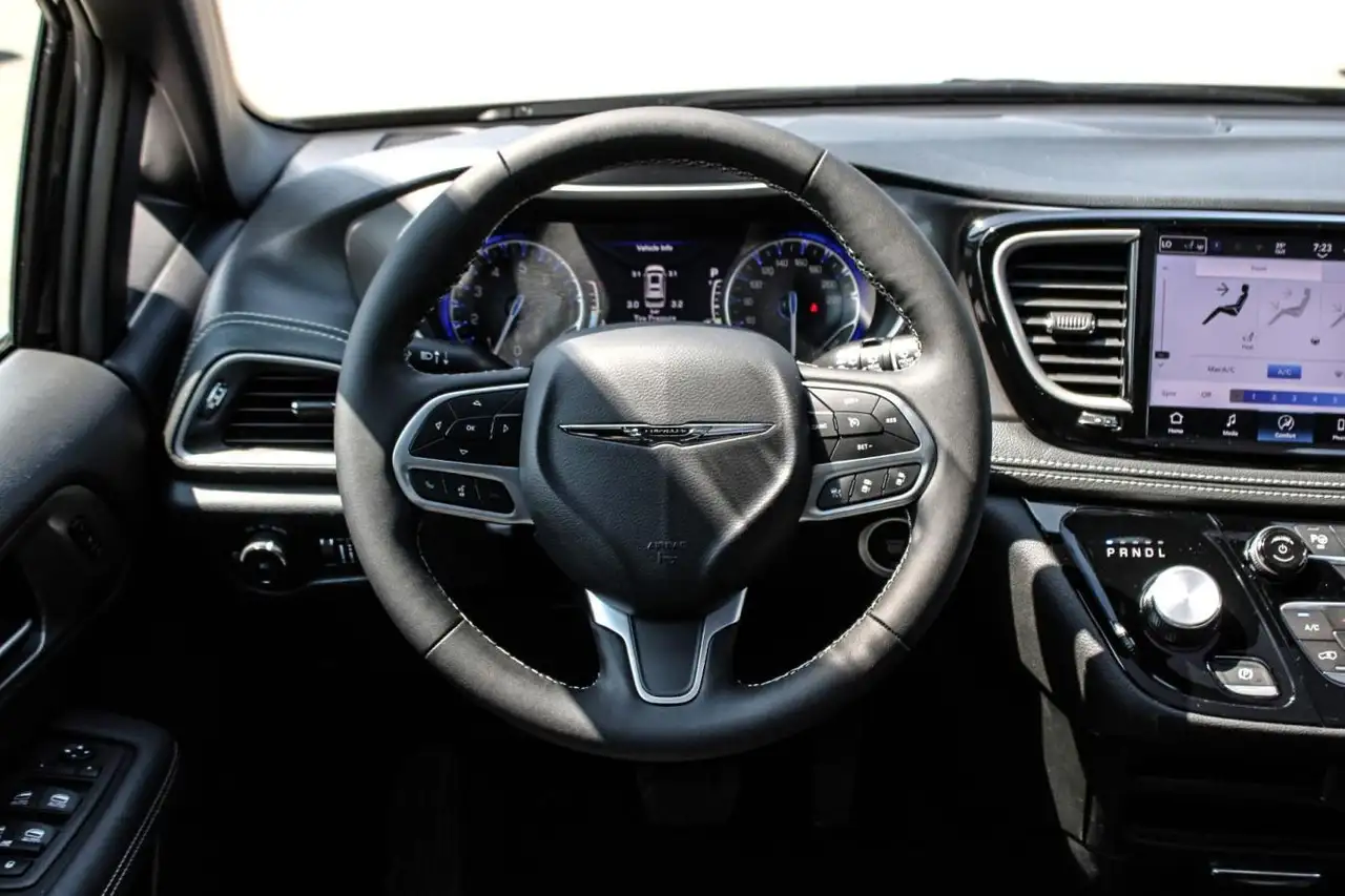 Chrysler Pacifica снимка Chrysler Pacifica