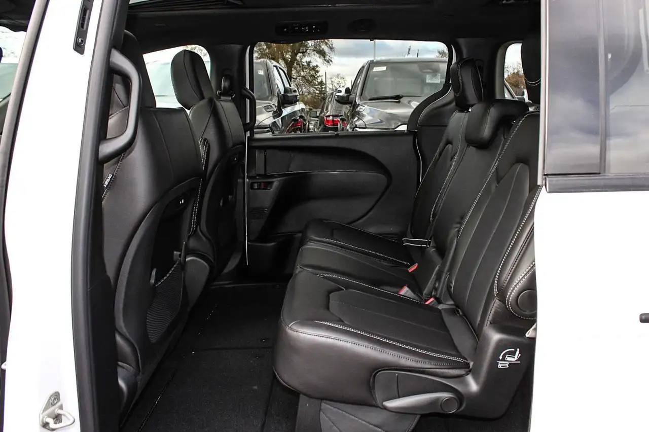 Chrysler Pacifica снимка Chrysler Pacifica