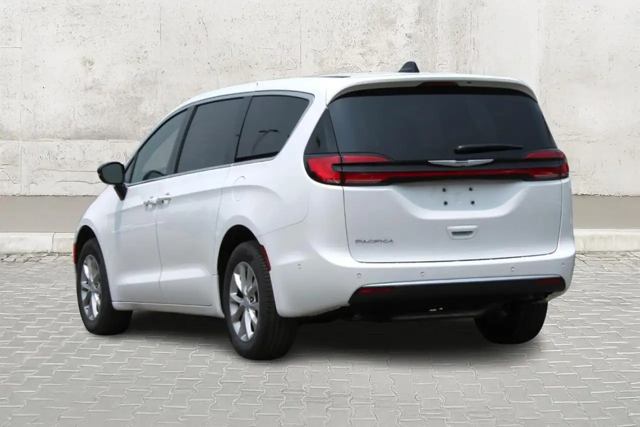 Chrysler Pacifica снимка Chrysler Pacifica