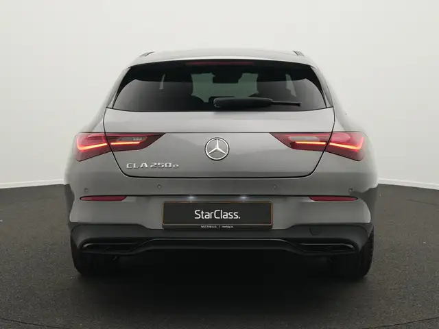 Mercedes-Benz 250 view 4