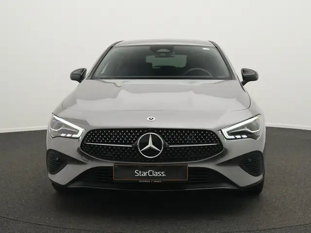Mercedes-Benz 250 view 2
