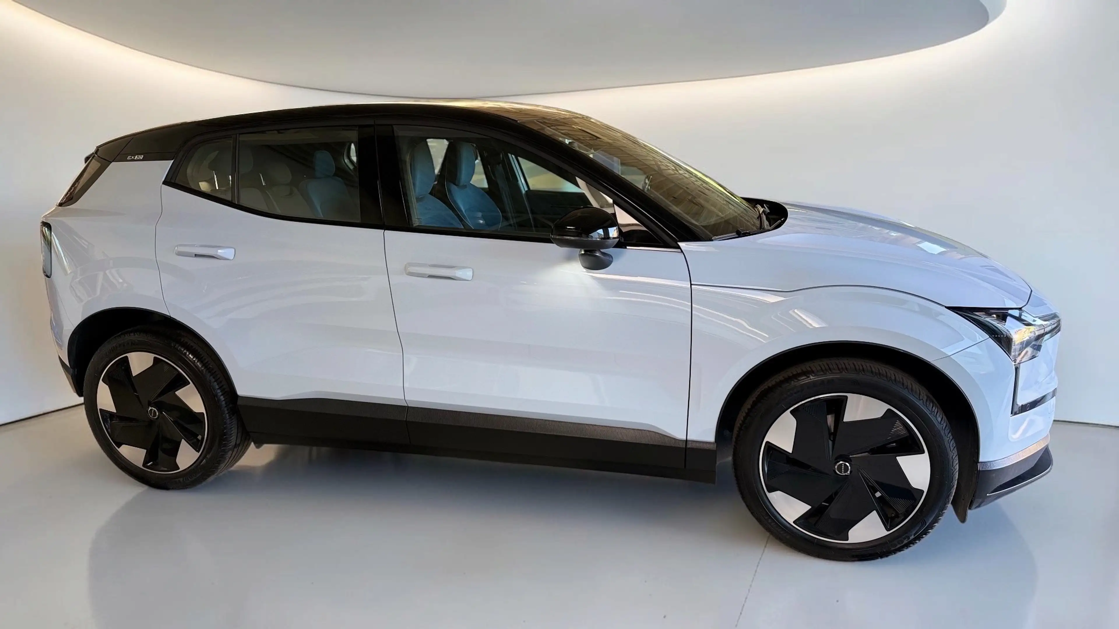 Volvo EX30 EX30 69 kWh RWD Single Motor Extended Range Plus Plus — photo 9