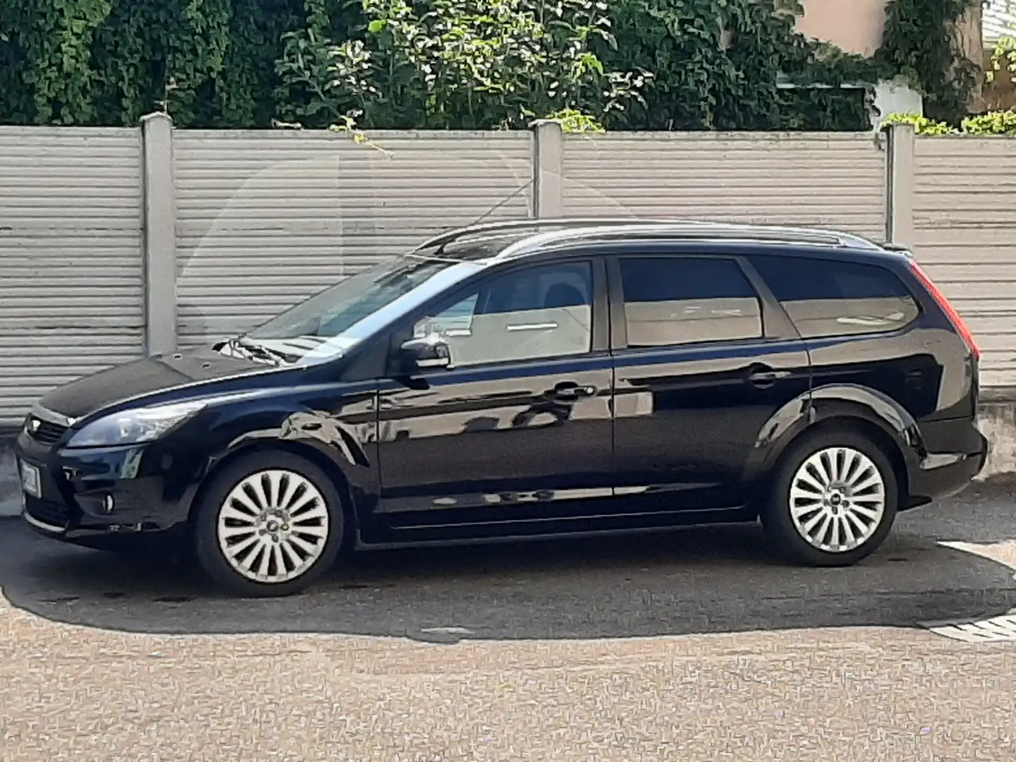 Ford Focus cc1.6i Titanium 115cv Noir - 1