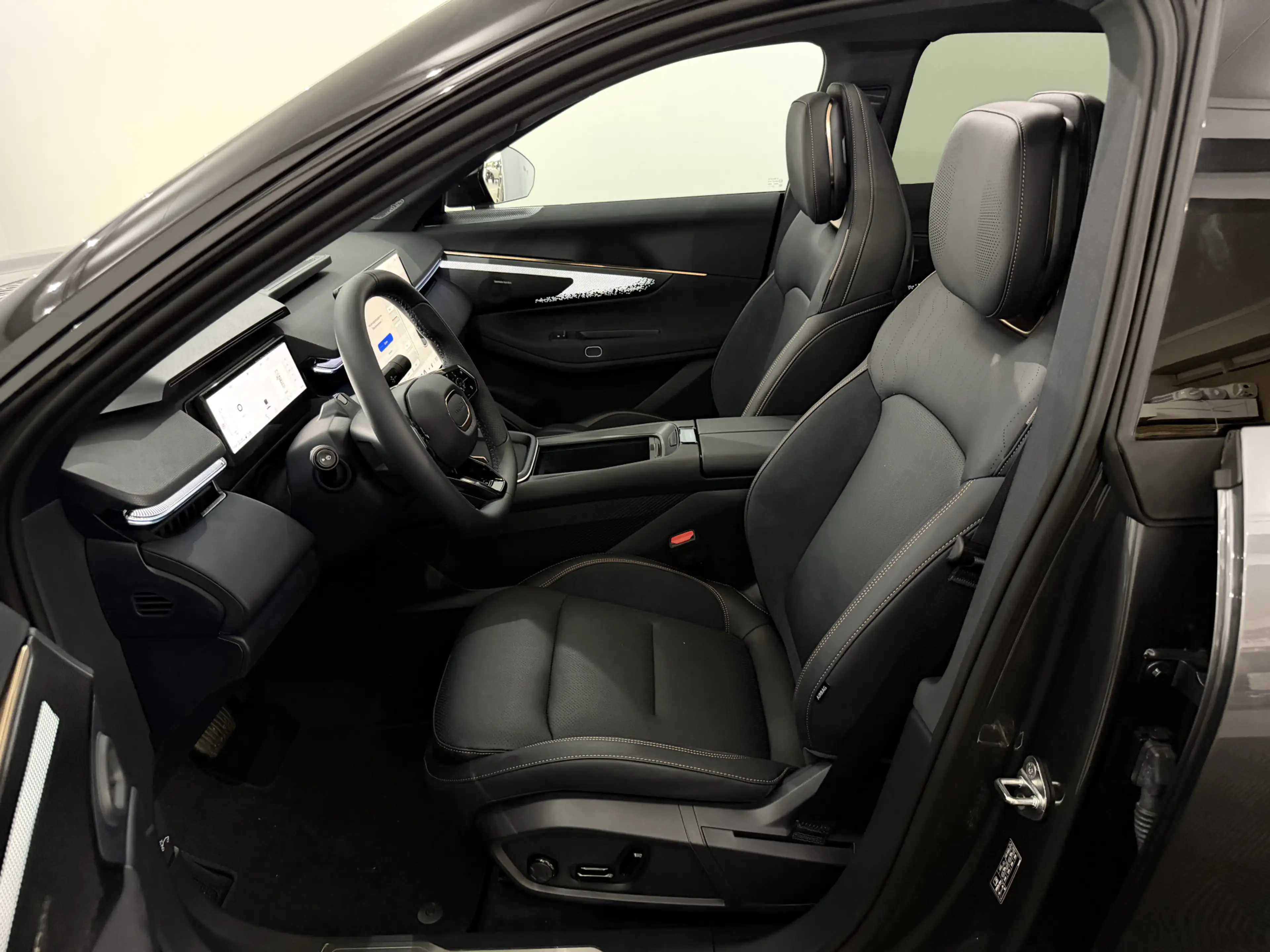 Lynk & Co 08 1.5 More Phev Panoramadak, Stoelmassage, Stoelvent — photo 9