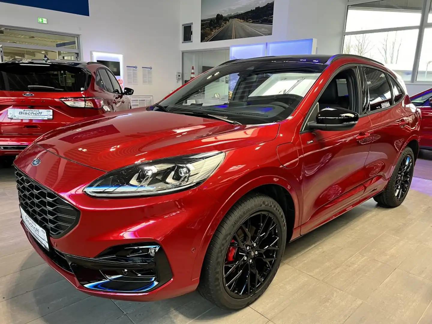 Ford Kuga 2.5i Duratec PHEV ST-LINE X Red - 1