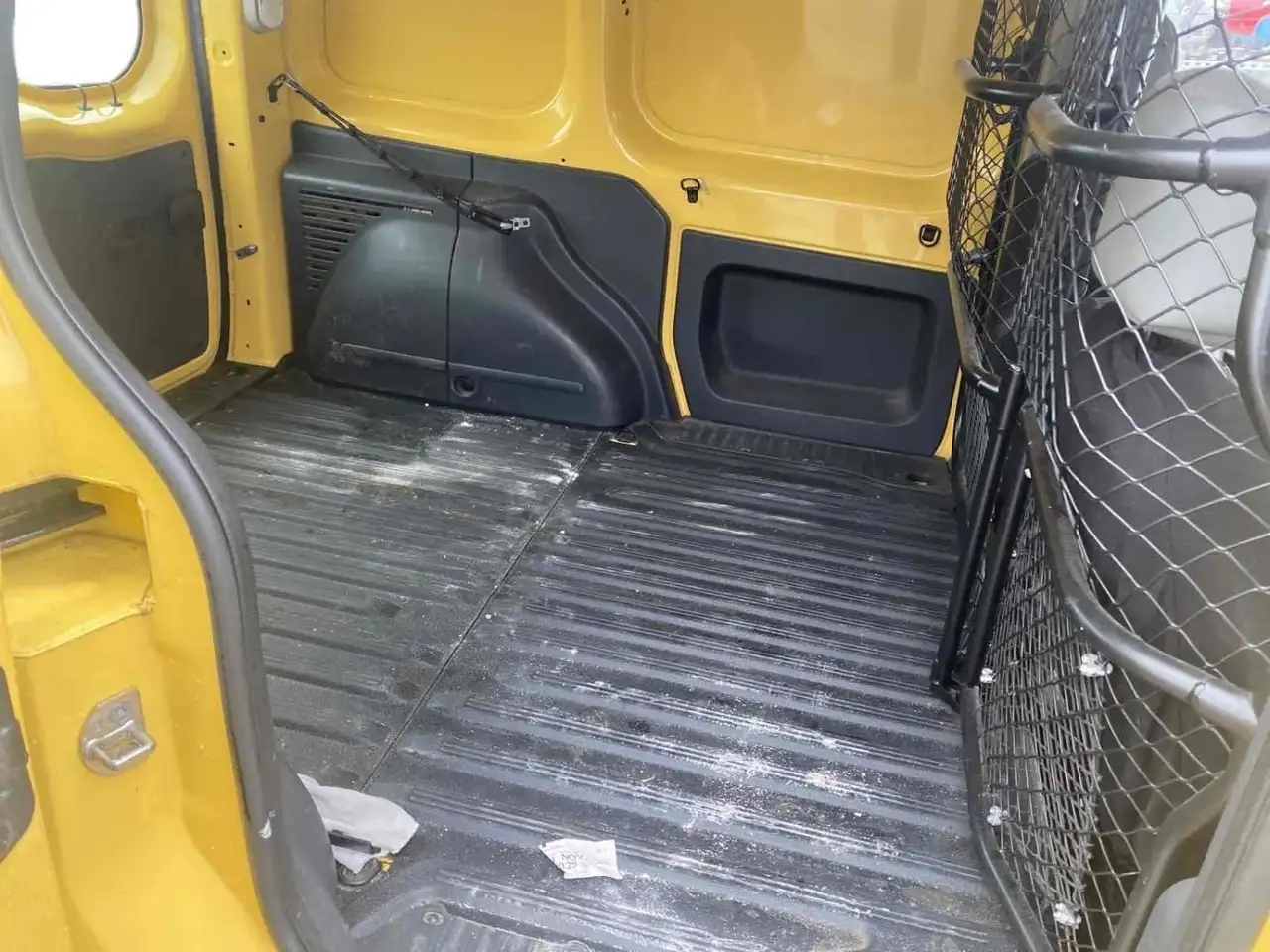 Renault Kangoo Transporter in Gelb gebraucht in Bad Honnef für € 6.333,-