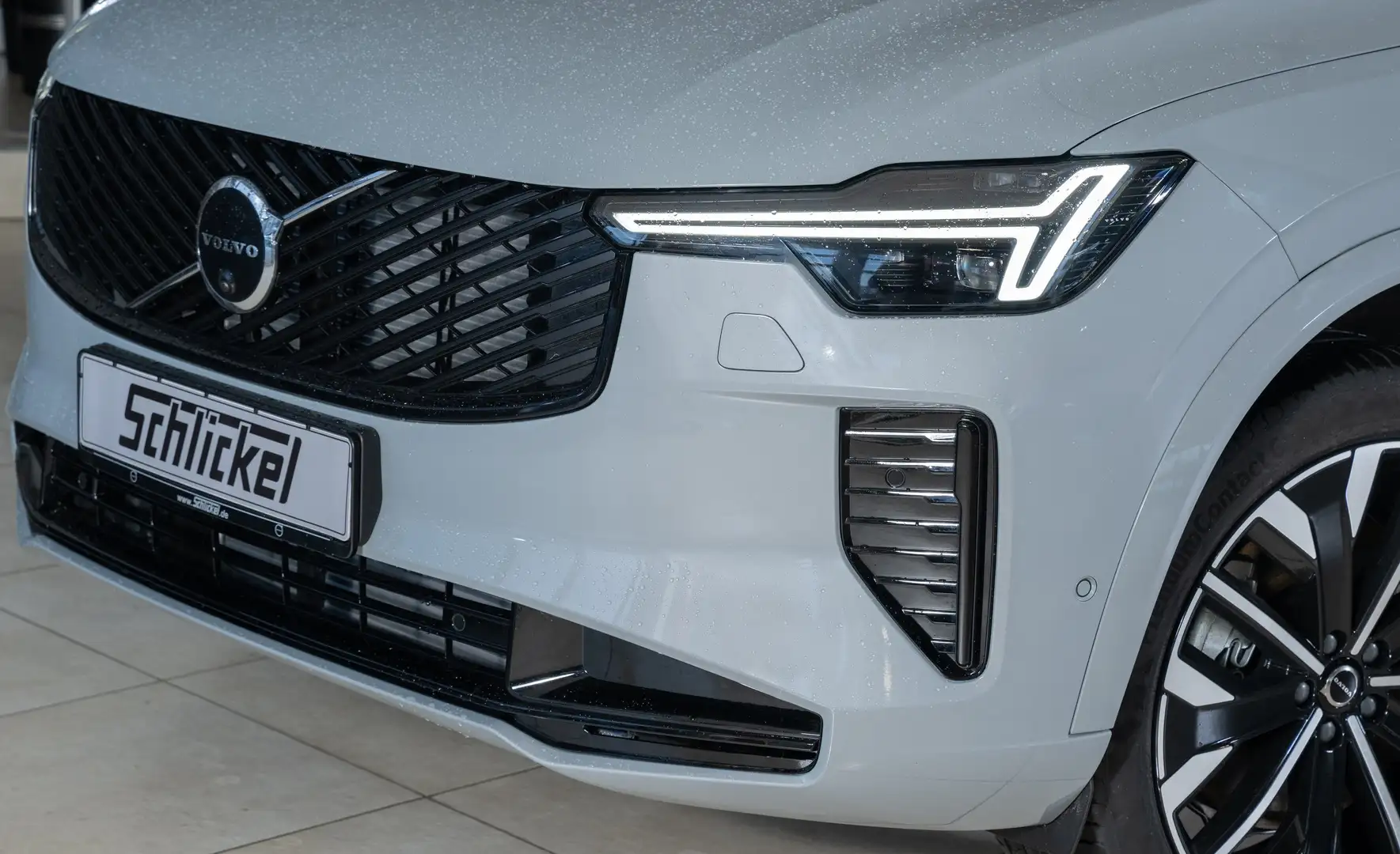 Volvo XC90 T8 Plus Dark Recharge Plug-In Hybrid AWD Grau - 2