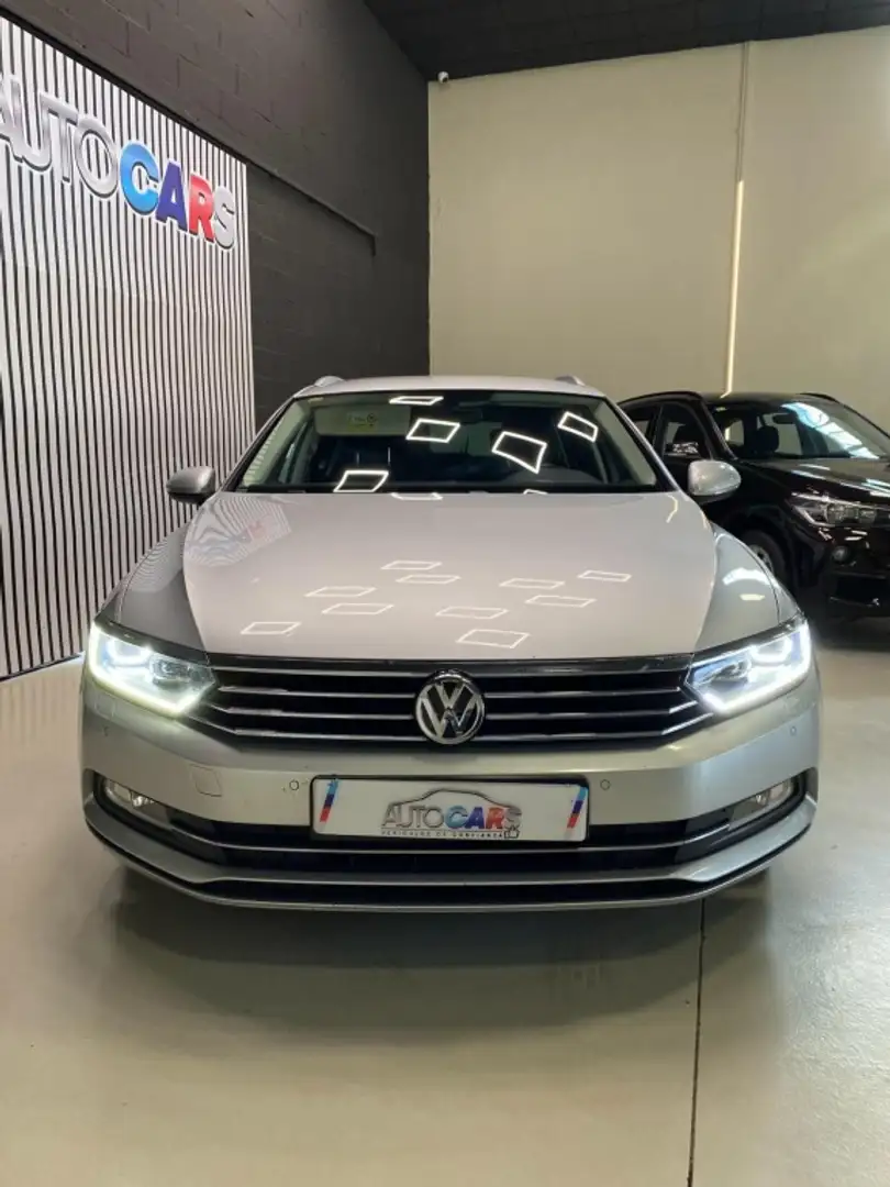 Volkswagen Passat Familiar Automático de 5 Puertas Srebrny - 2