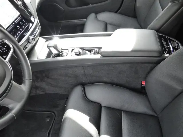 Volvo V60 Cross Country view 14