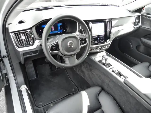 Volvo V60 Cross Country view 8