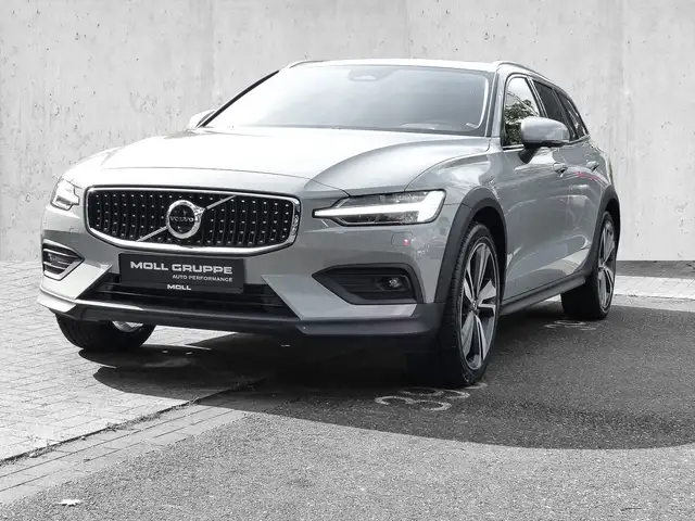 Volvo V60 Cross Country view 2