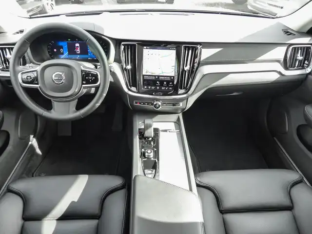 Volvo V60 Cross Country view 9