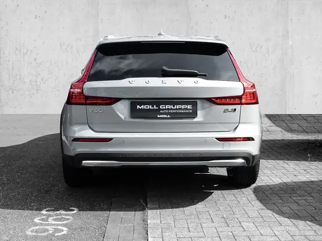 Volvo V60 Cross Country view 6