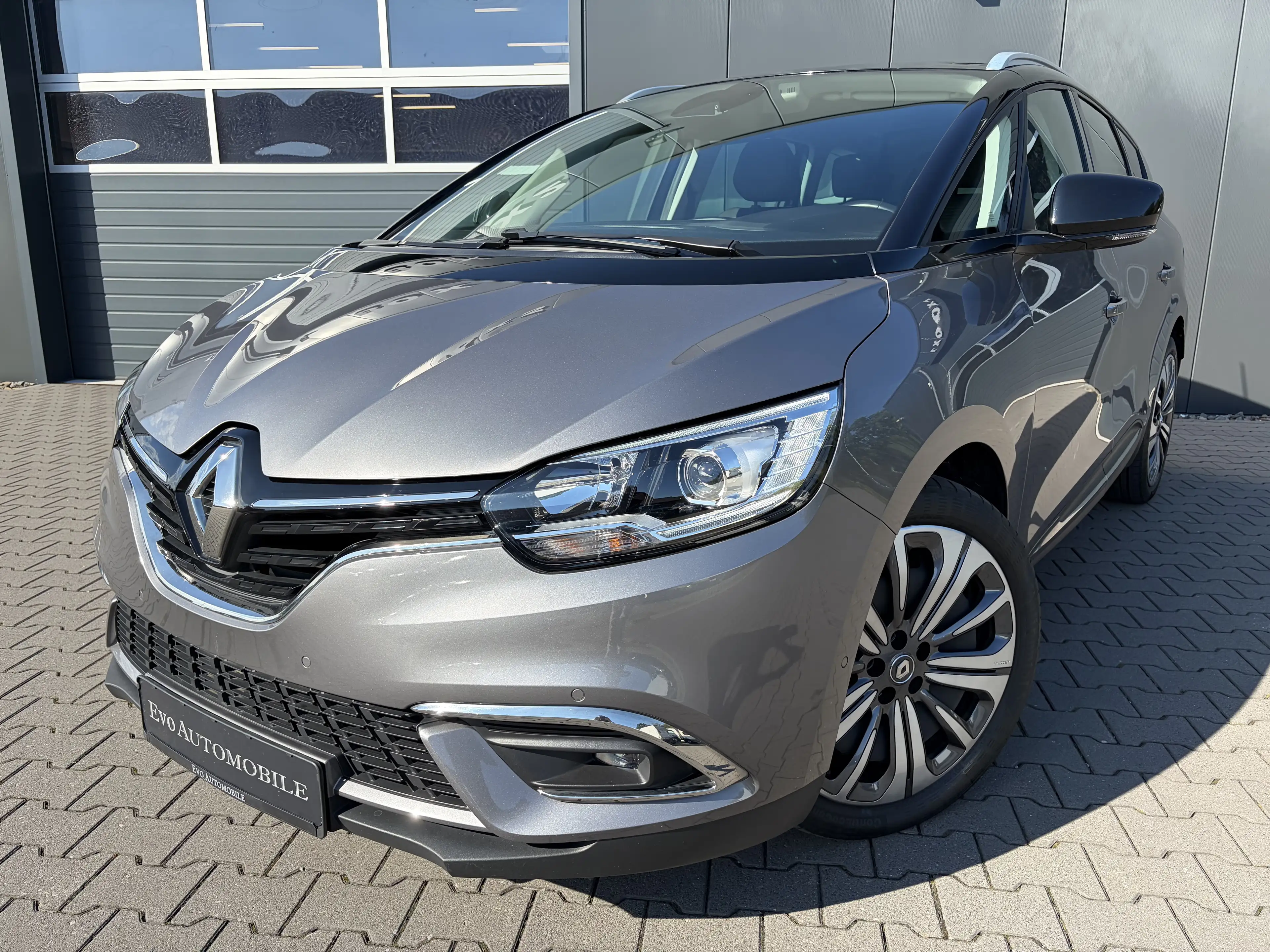 Renault Grand Scenic Black Edition