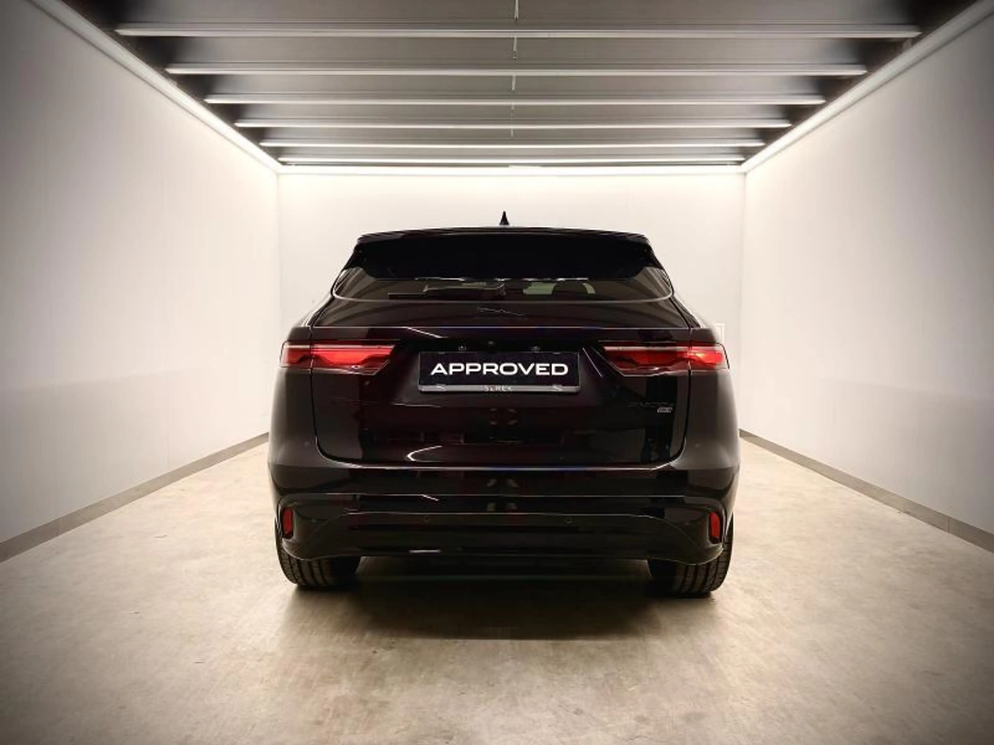 Jaguar F-Pace R-Dynamic SE P400e — photo 5