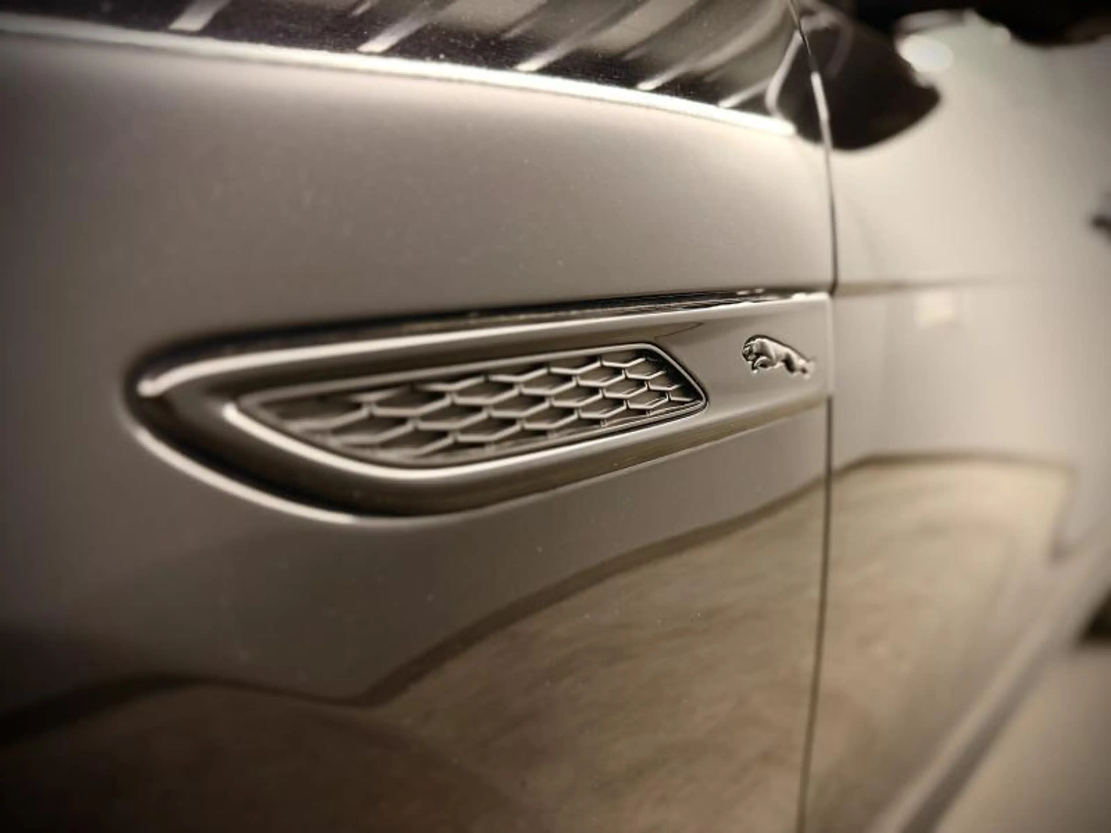 Jaguar F-Pace R-Dynamic SE P400e — photo 7