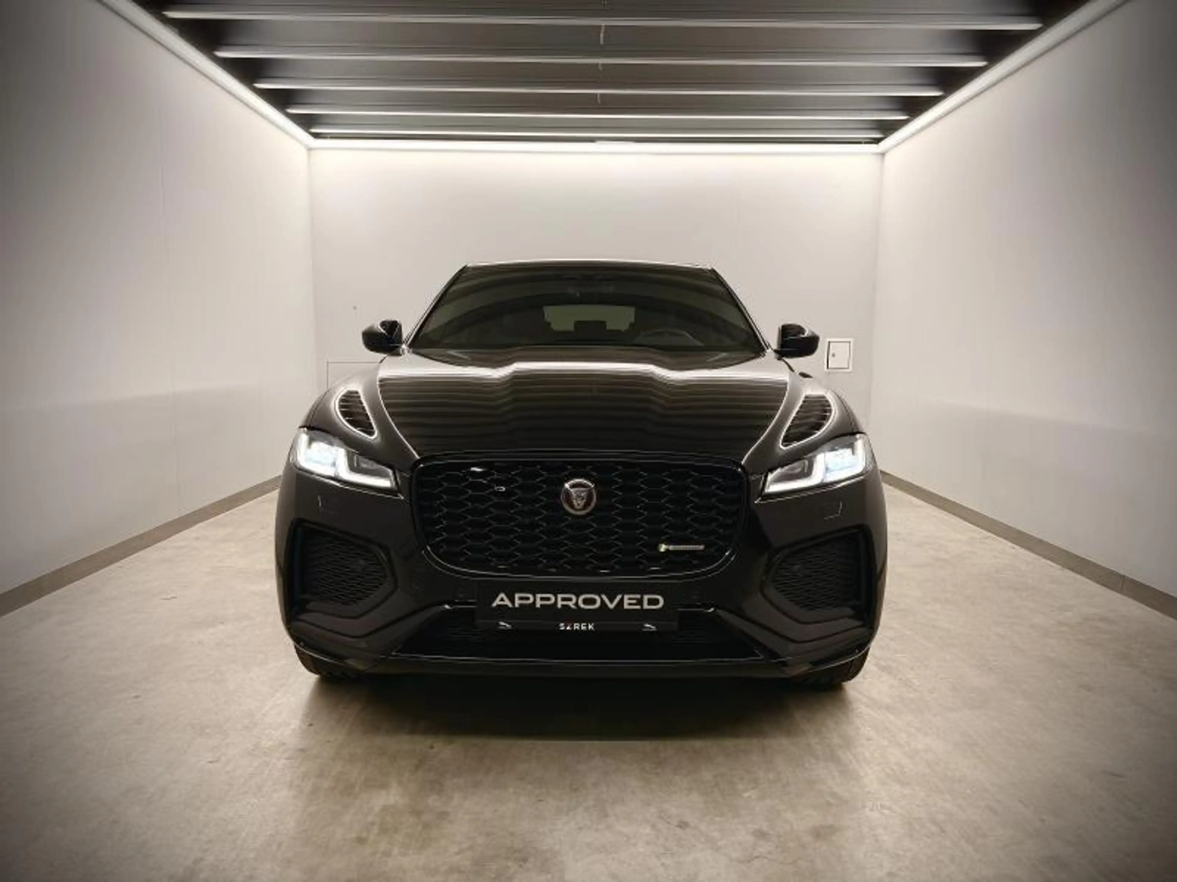 Jaguar F-Pace R-Dynamic SE P400e — photo 2