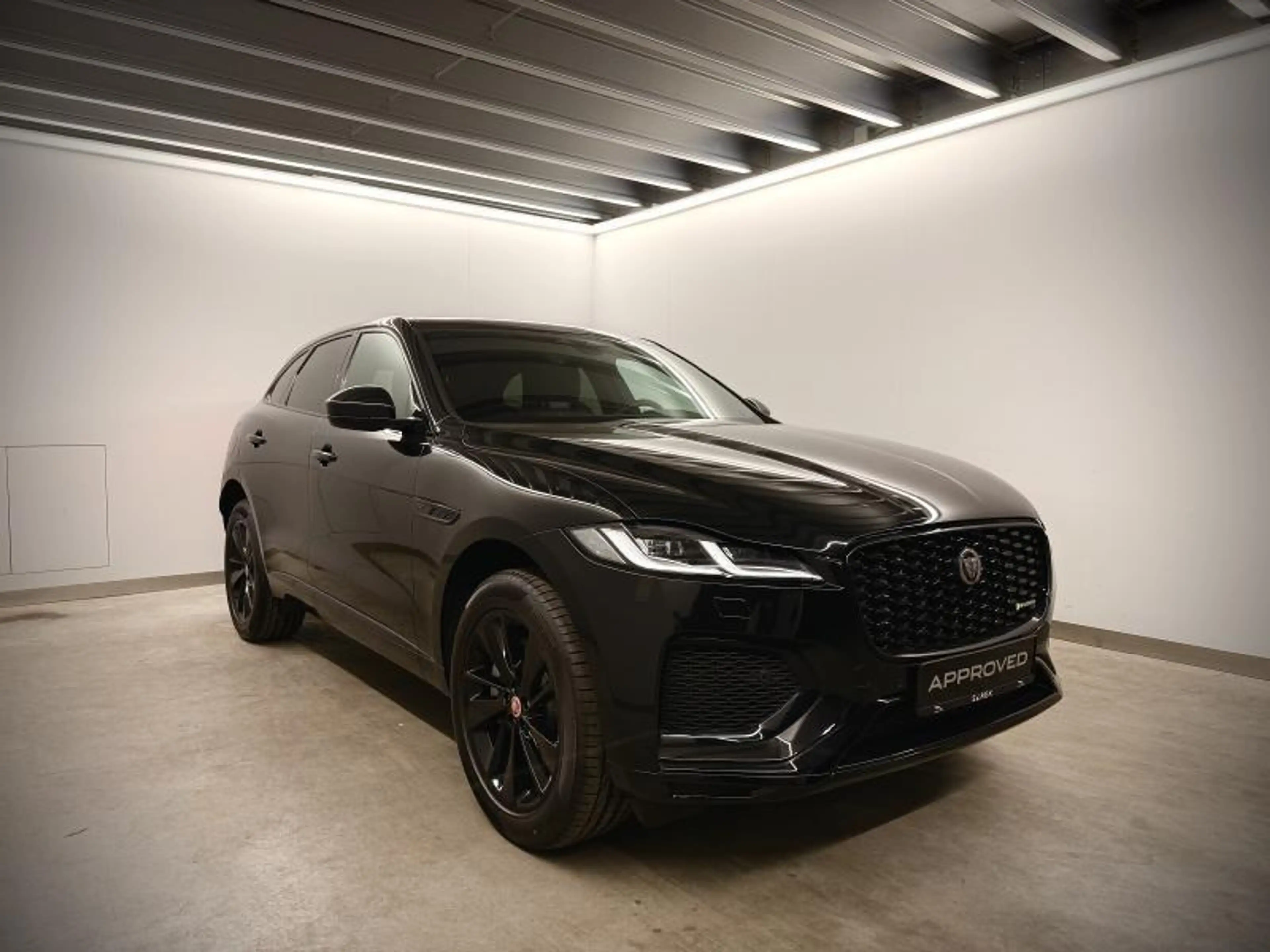 Jaguar F-Pace R-Dynamic SE P400e — photo 3