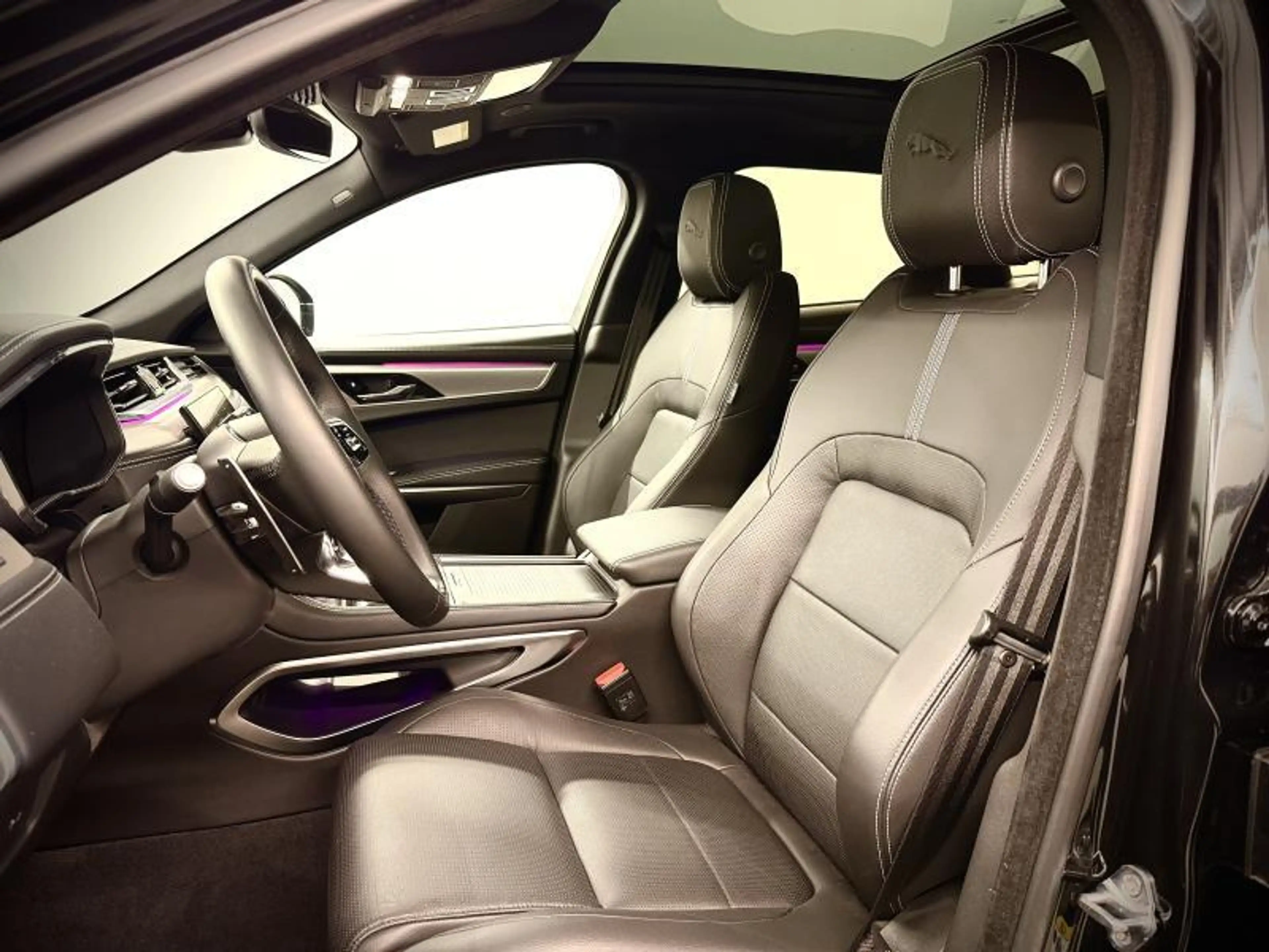 Jaguar F-Pace R-Dynamic SE P400e — photo 14