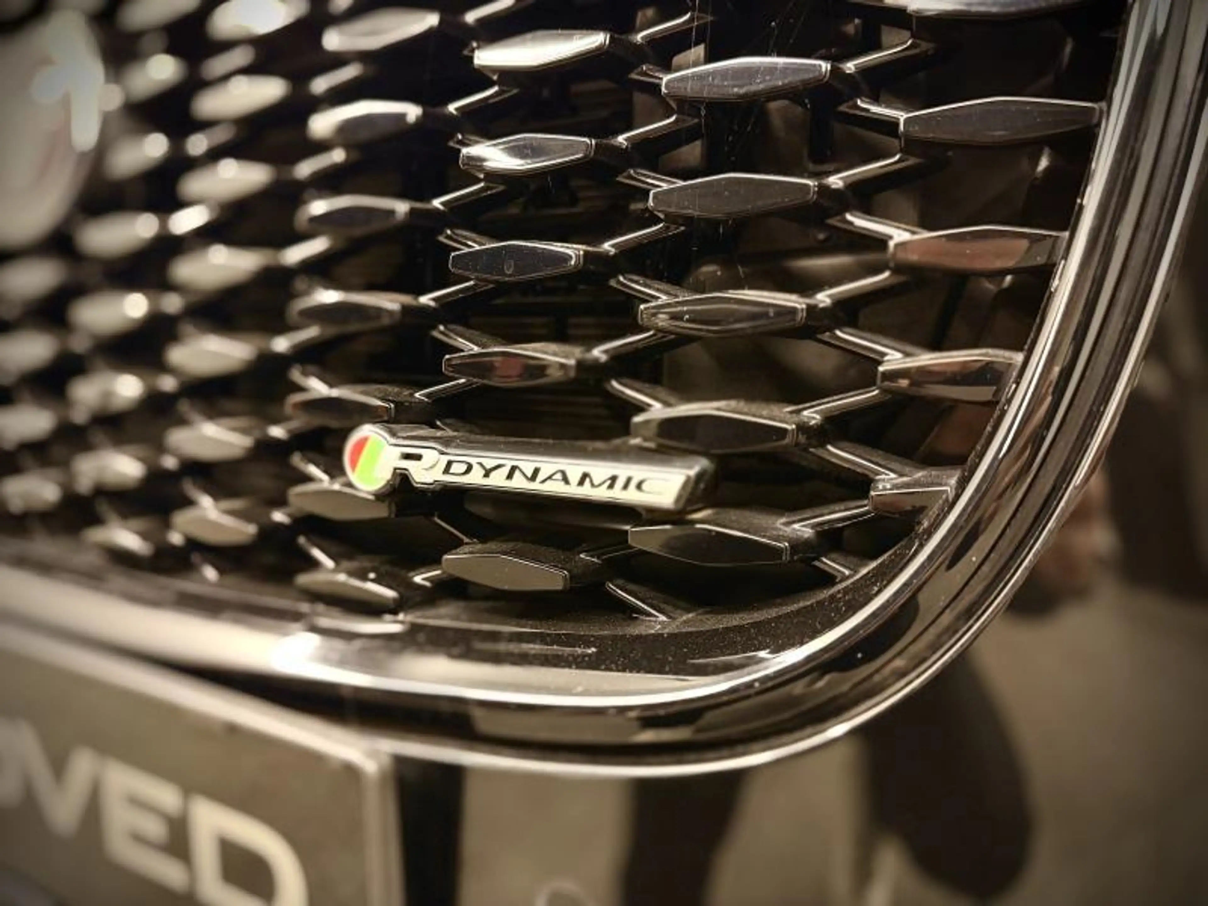 Jaguar F-Pace R-Dynamic SE P400e — photo 9