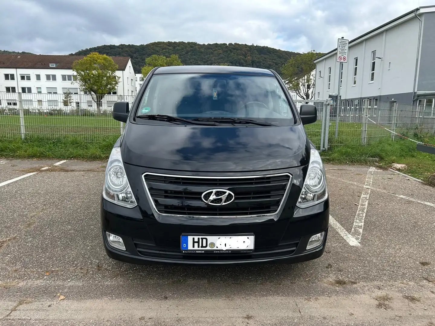 Hyundai H-1 H-1 2.5 CRDi Travel Trend Black - 2