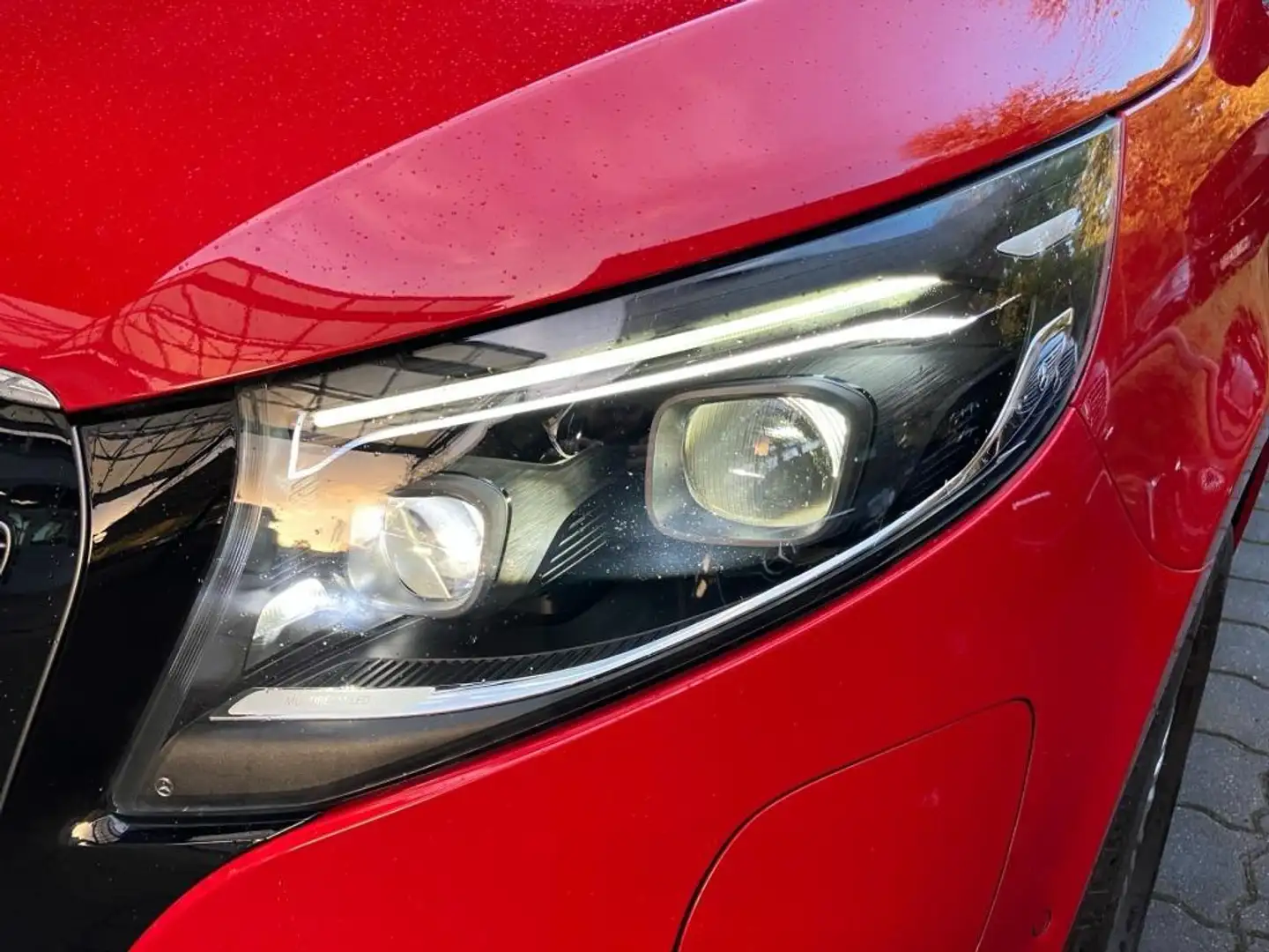 Mercedes-Benz EQV 300 , LANG - FACELIFT - MULTIBEAM! 8 SITZE! Rot - 2