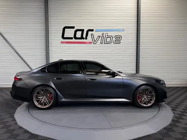 BMW M5 view 3