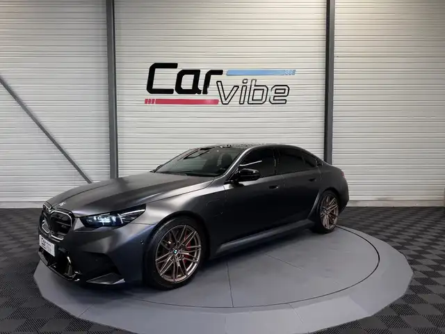 BMW M5 view 8