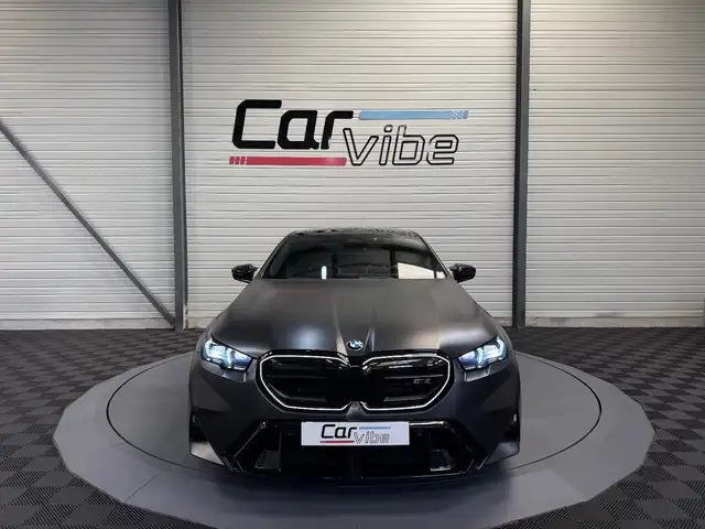 BMW M5 view 9