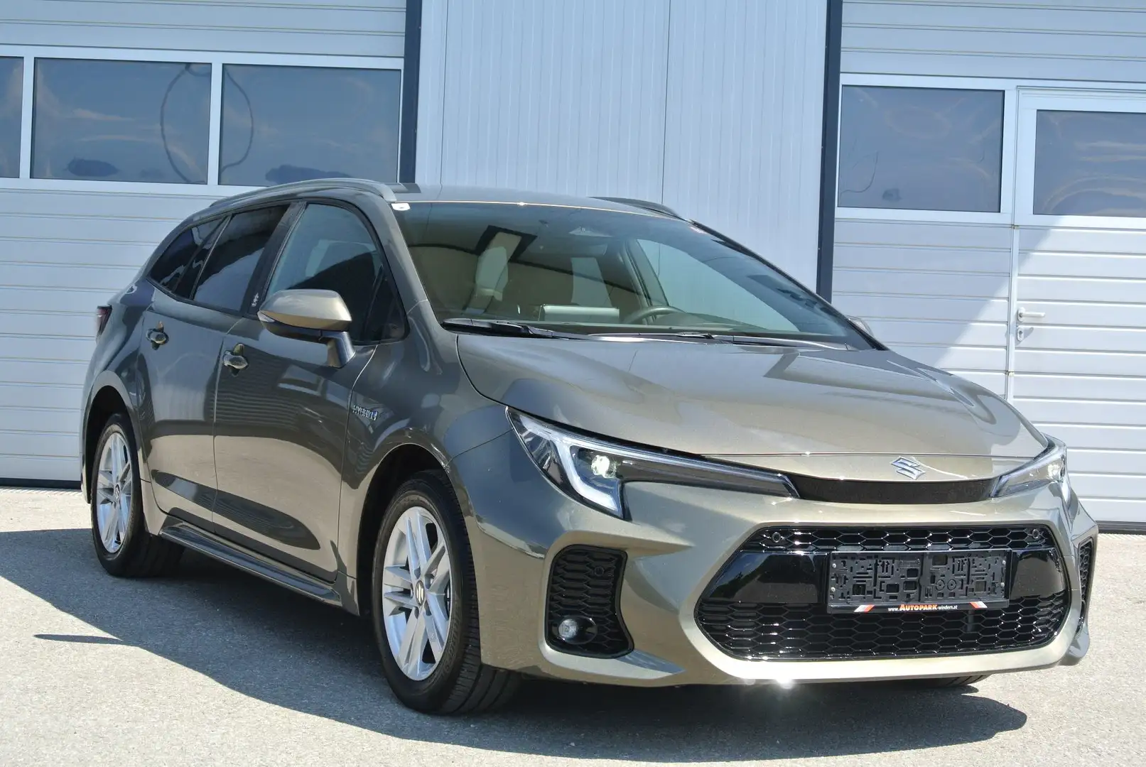 Suzuki Swace 1.8 Hybrid Aut. Comfort+ * NAVI * KAMERA * PDC Grau - 1