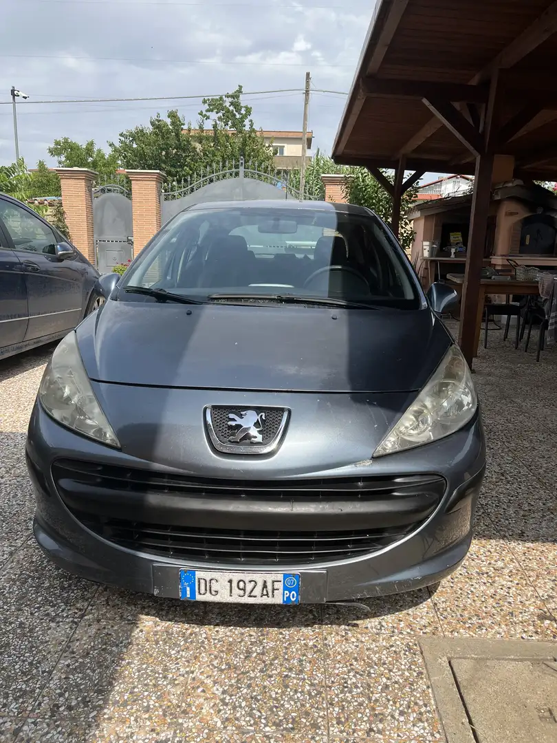 Peugeot 207 - 1