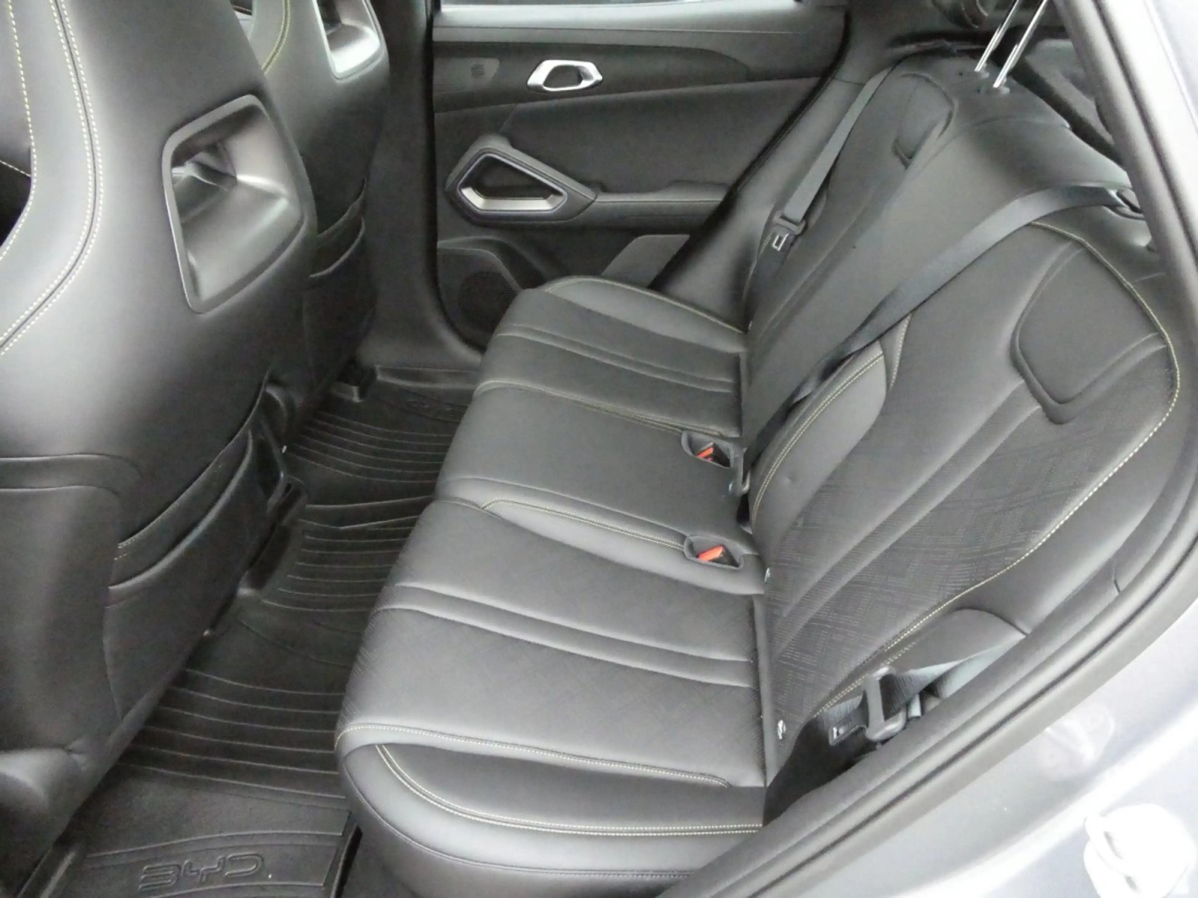 BYD Atto 2 DM-I Boost *Privacy*Leder*Glasdach*360Grad* — photo 11