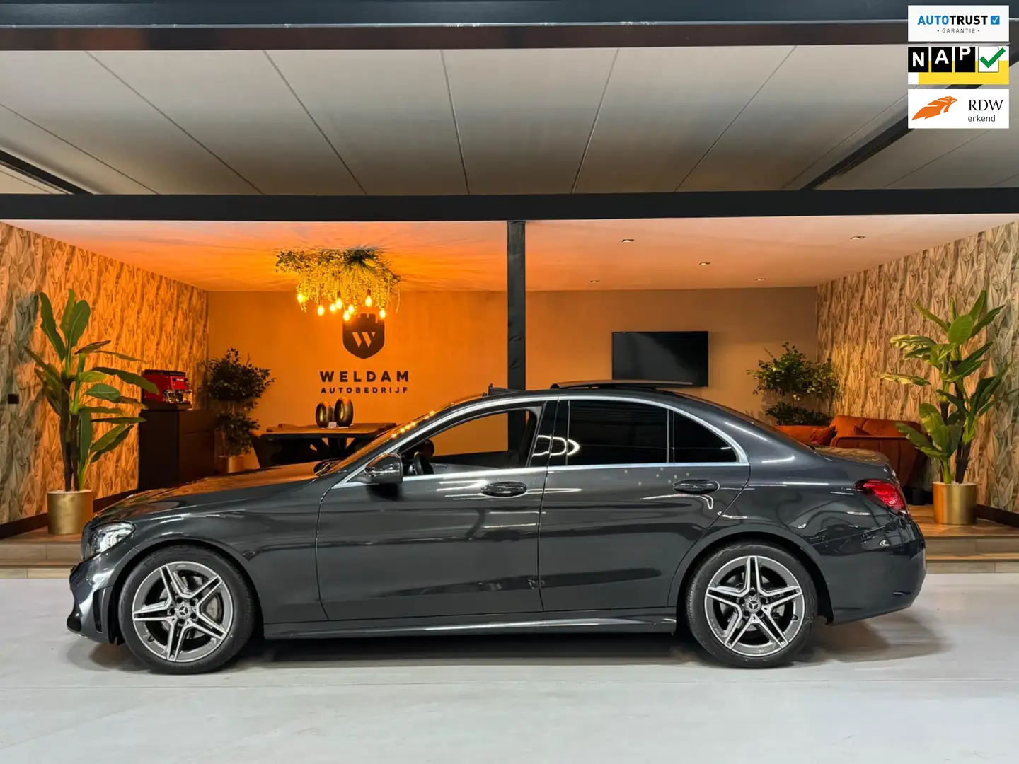 Mercedes-Benz C 200 Business Solution AMG Garantie NAP Pano Camera PDC Grijs - 1